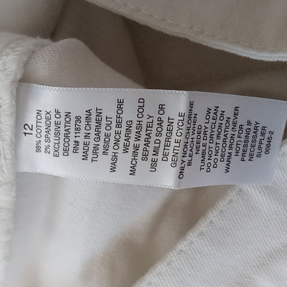 NWT,Cute,a.n.a,Lightly Distressed, Ankle/Crop,Jeans with Embroidered Frayed Hems - Picture 7 of 16